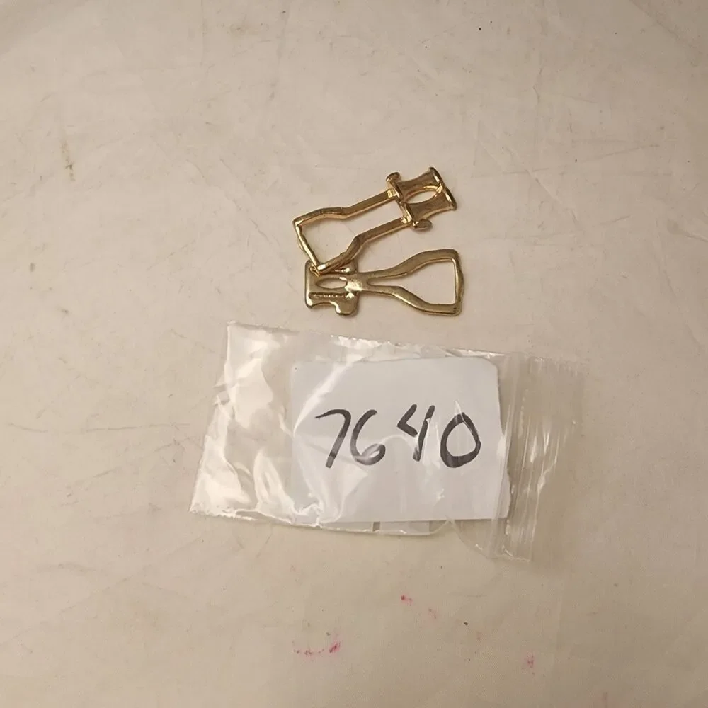 #7640 Gold Tone intertwine Belt buckle Small .75 inch